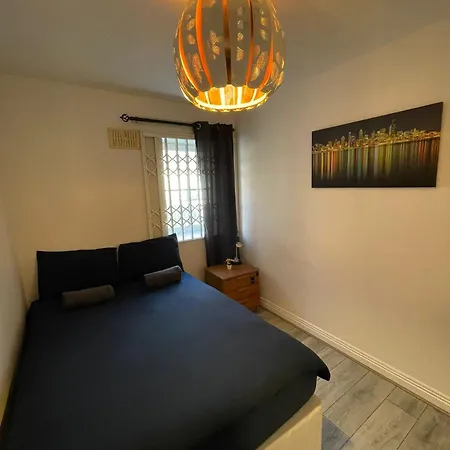Superb 2-bed Near Spire Apartmán