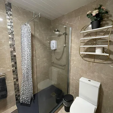 Superb 2-bed Near Spire