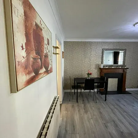 Superb 2-bed Near Spire Apartment
