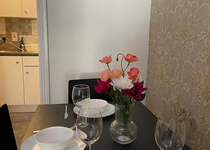 Superb 2-bed Near Spire