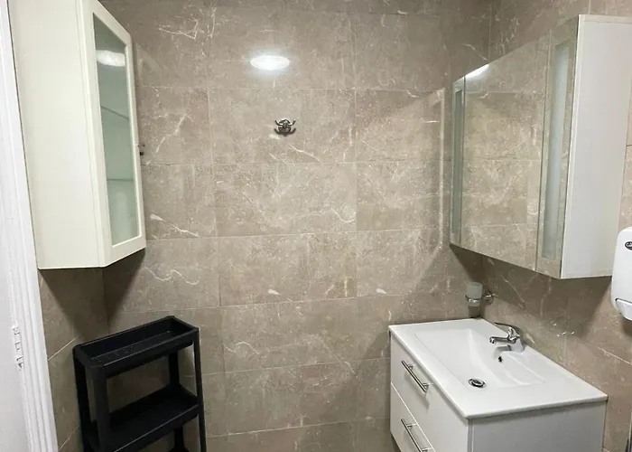 דירה Superb 2-bed Near Spire